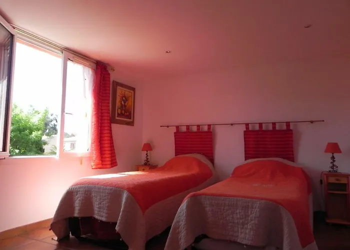 Le Clos Des Vignes Raphael 4*