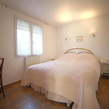 Le Clos Des Vignes Raphael Bed & Breakfast 3*