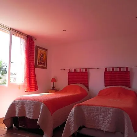 Le Clos Des Vignes Raphael Bed & Breakfast