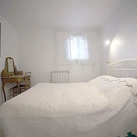 Le Clos Des Vignes Raphael Bed and Breakfast 3*