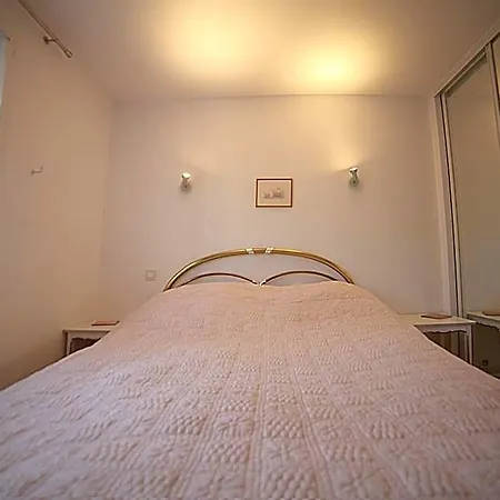 Le Clos Des Vignes Raphael Bed & Breakfast 3*