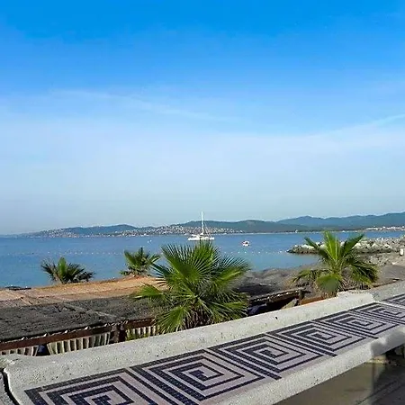 Le Clos Des Vignes Raphael Bed & Breakfast 3*
