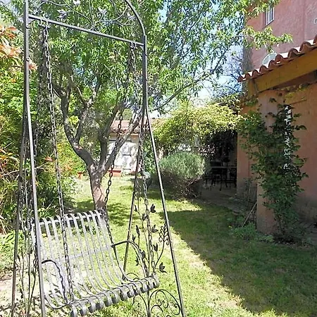 Le Clos Des Vignes Raphael Bed & Breakfast 3*