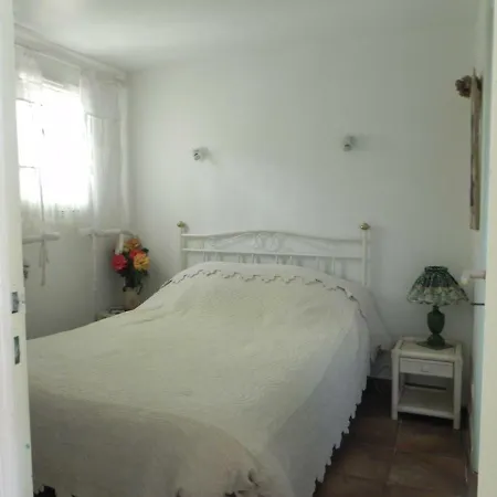 Le Clos Des Vignes Raphael Bed & Breakfast 4*