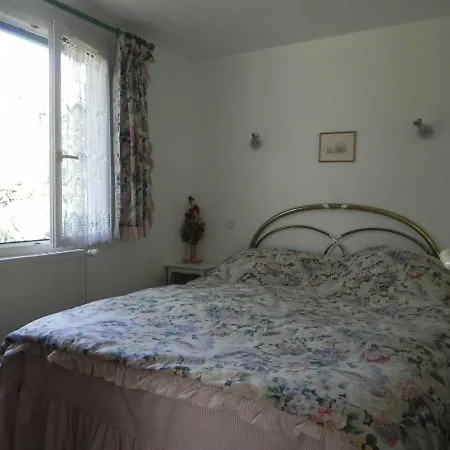 Le Clos Des Vignes Raphael Bed & Breakfast 4*