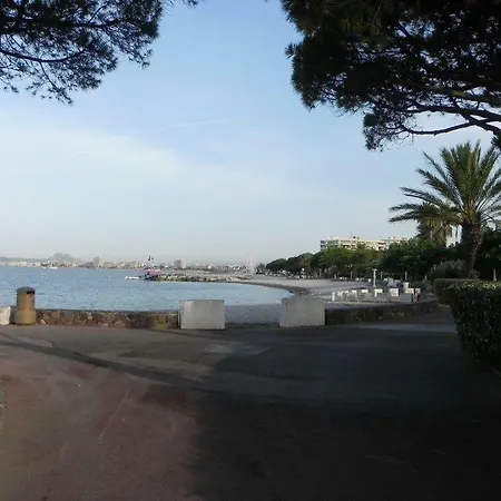 Le Clos Des Vignes Raphael 住宿加早餐酒店 Saint-Raphaël