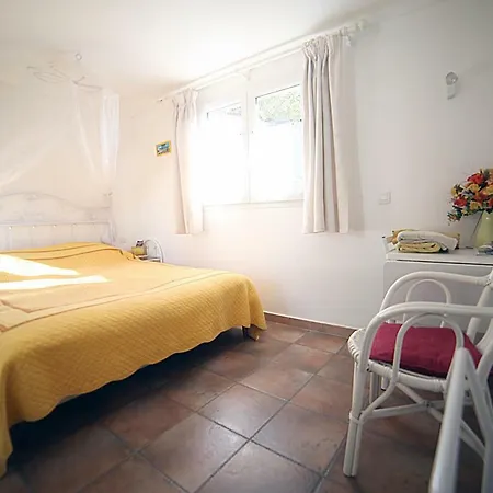 Le Clos Des Vignes Raphael Bed and Breakfast 3*