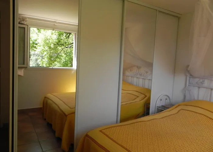 Le Clos Des Vignes Raphael Bed & Breakfast Saint-Raphael (Var)