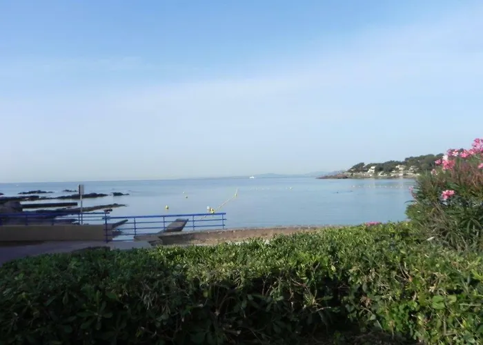 Le Clos Des Vignes Raphael 4*