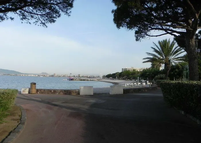 Le Clos Des Vignes Raphael Bed & Breakfast Saint-Raphael (Var)