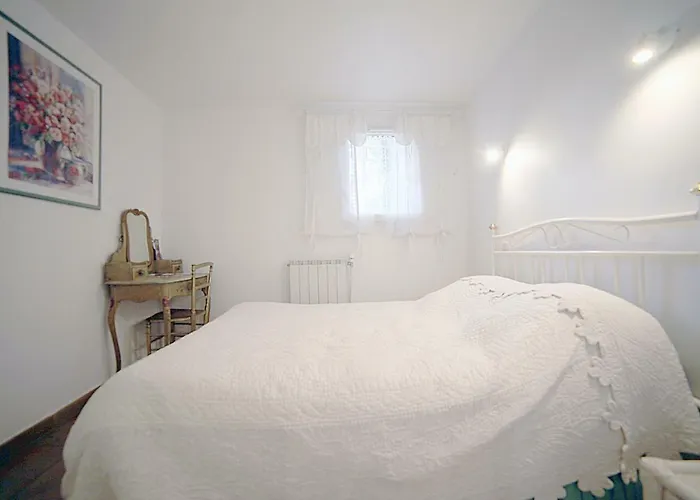Le Clos Des Vignes Raphael Bed & Breakfast Saint-Raphael (Var)
